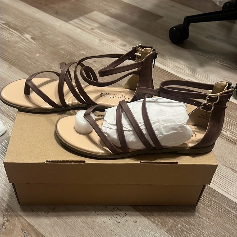 Journee Collection Womens Thong Sandals 9.5 Brown